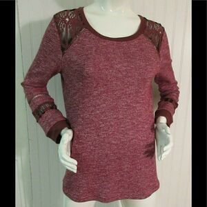 Hazel top lace accents on sleeves sz Med